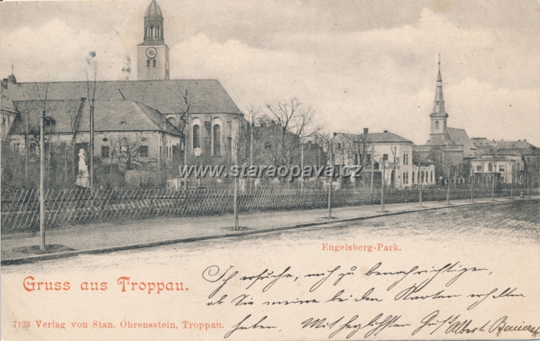 promenadnirestaurace (4).jpg - Pohled přibližně od Tyšovy ulice na Nádražní okruh a okolí. Restaurace je bílá budova mezi věžmi kostelů. Pohlednice prošlá poštou v roce 1899.
